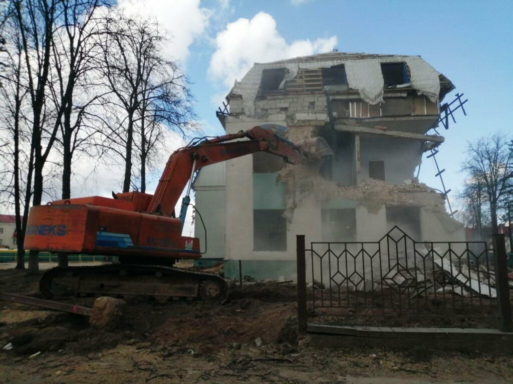 В Минске сносят здание первого аэровокзала