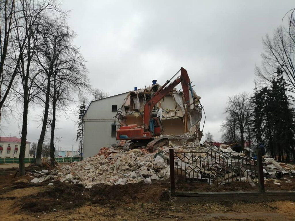 В Минске сносят здание первого аэровокзала