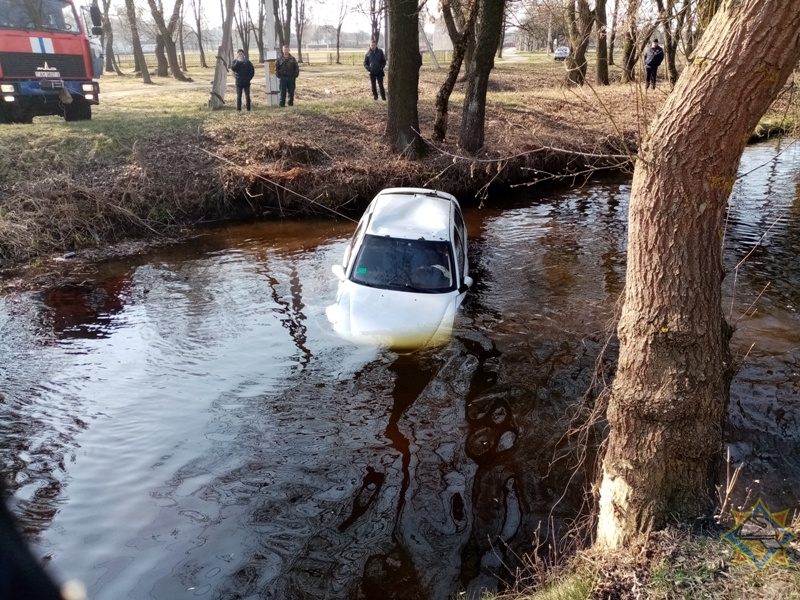 В Гомельской области пенсионер вылетел на Opel в реку