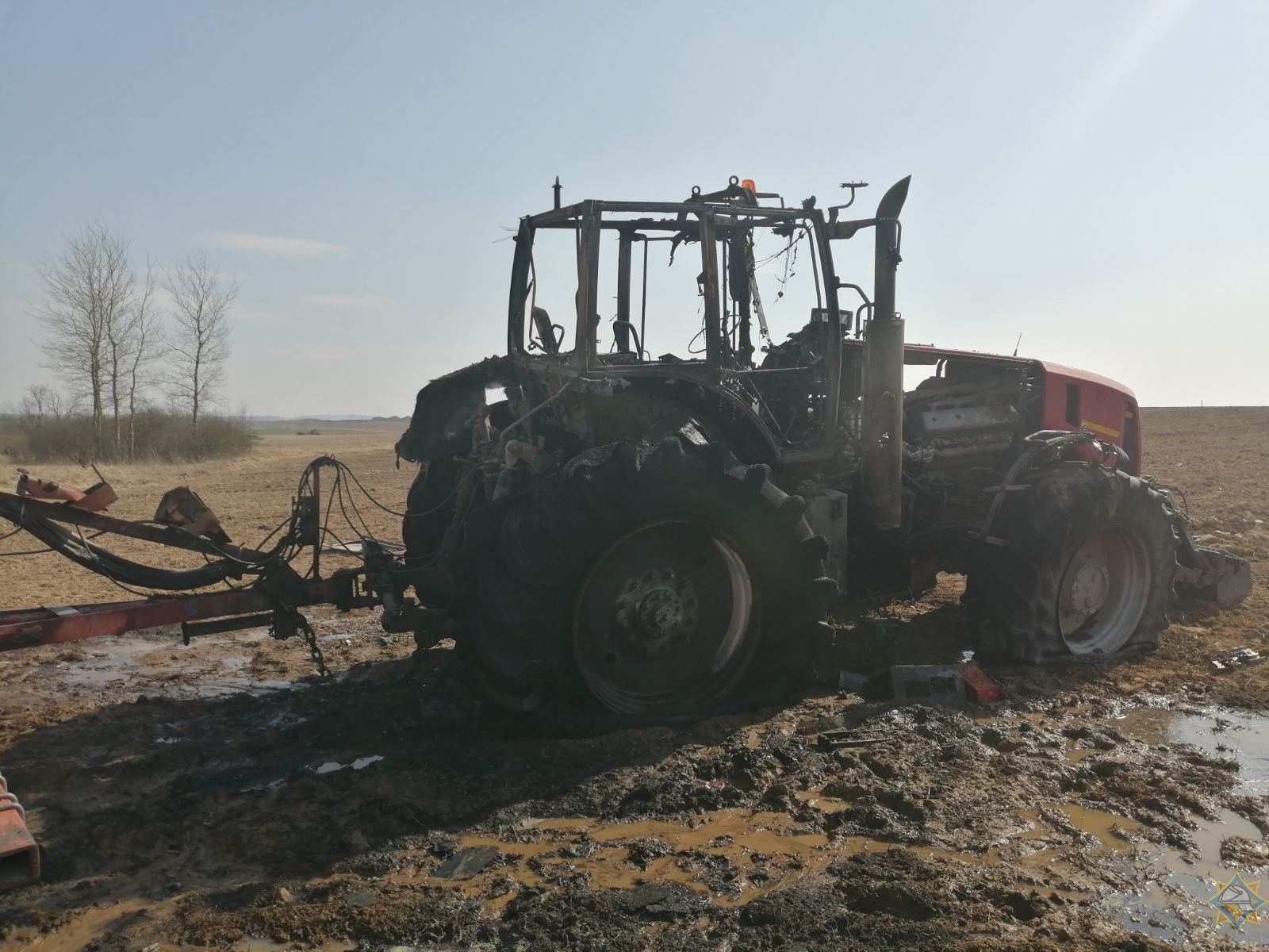 Трактор сгорел на посевной в Дрибинском районе