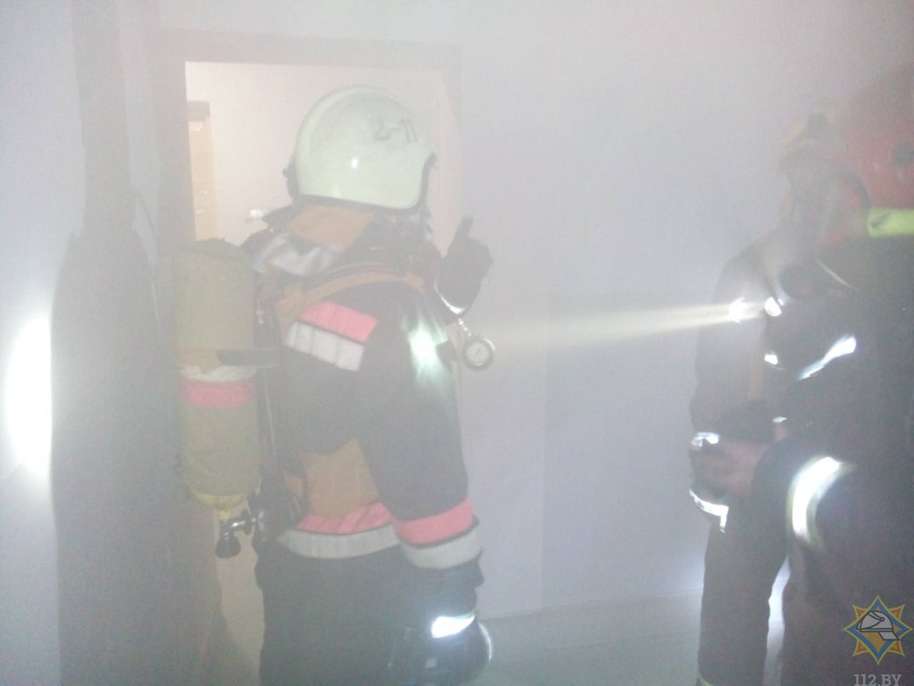 На пожаре общежития в Полоцке эвакуировали 36 человек