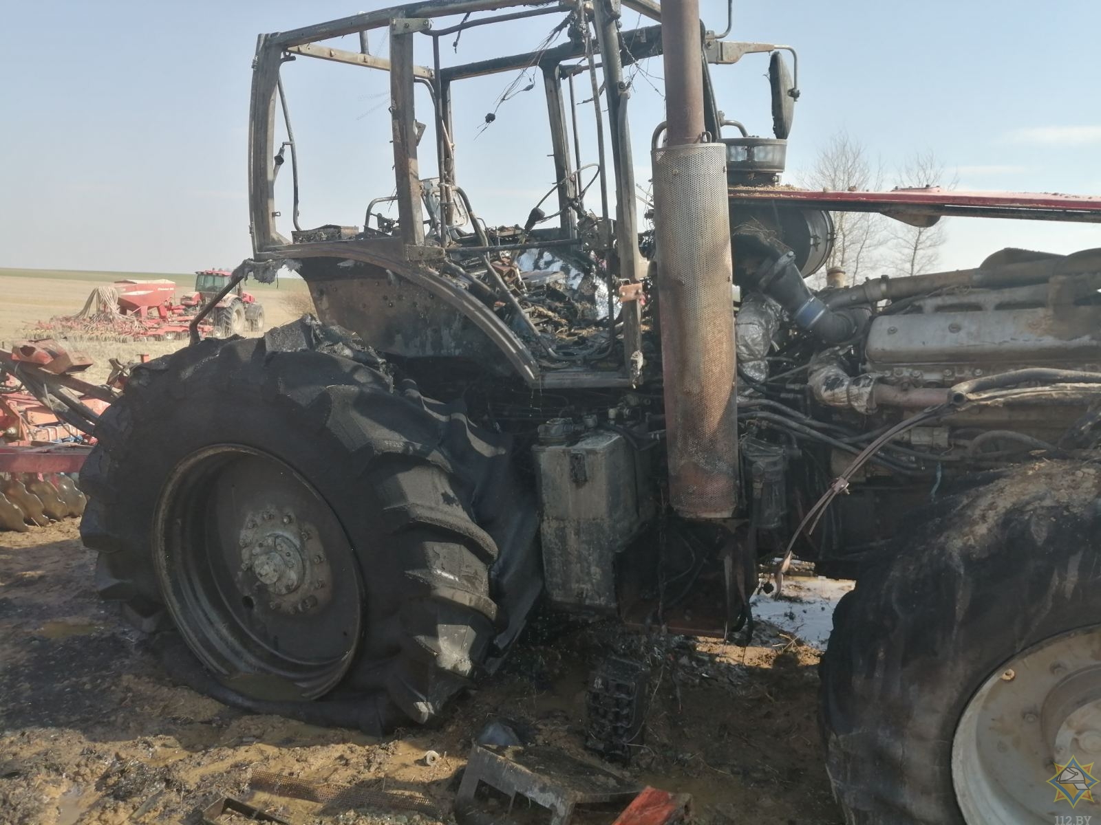 Трактор сгорел на посевной в Дрибинском районе