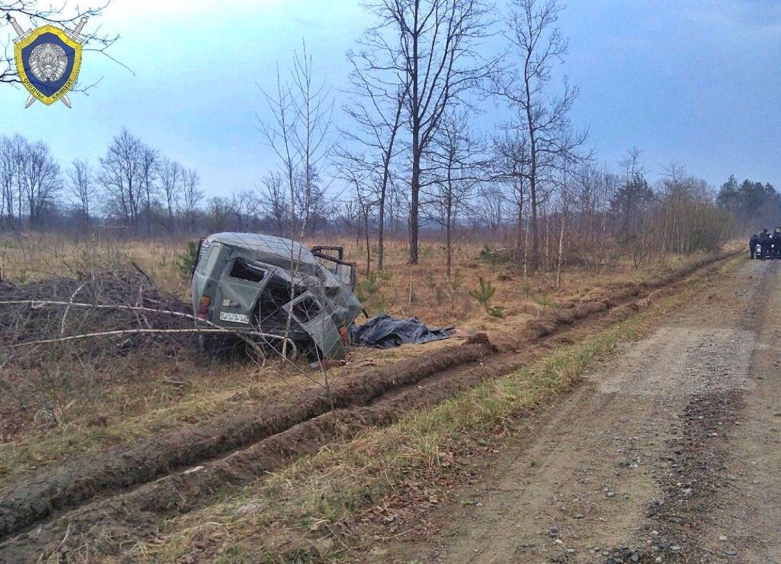 Служебный "УАЗ" с пятью пассажирами разбился в Петриковском районе