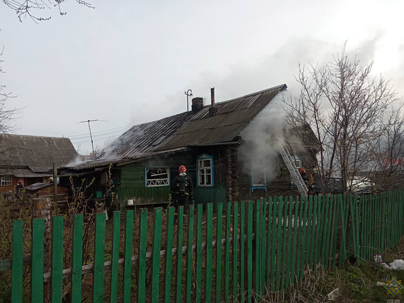 В Минске открытым пламенем горели два частных дома