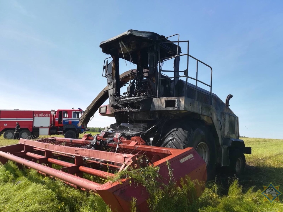 Два комбайна сгорели за субботу в Беларуси