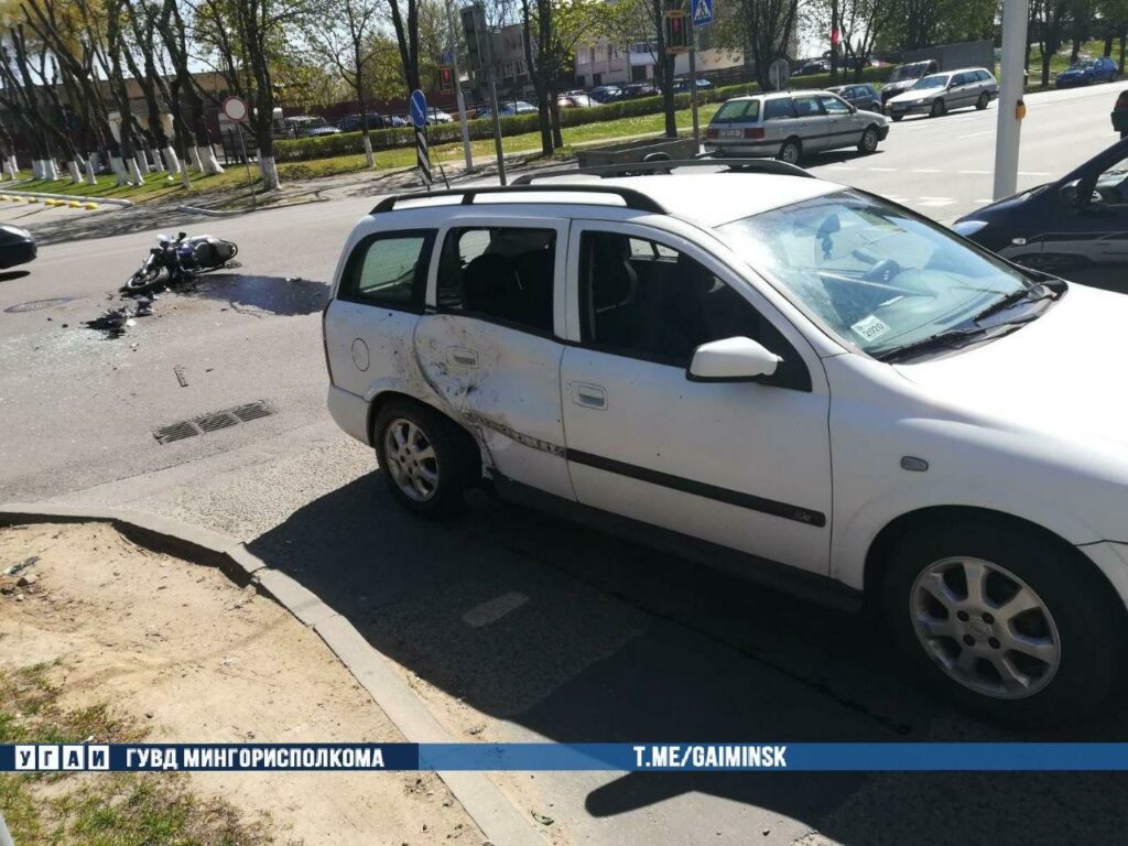 В Минске Opel сбил мотоциклиста