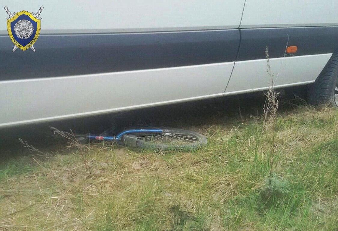 Фургон насмерть сбил велосипедиста в Петриковском районе