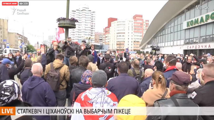 Около Комаровского рынка в Минске прошел пикет с участием Статкевича и Тихановского