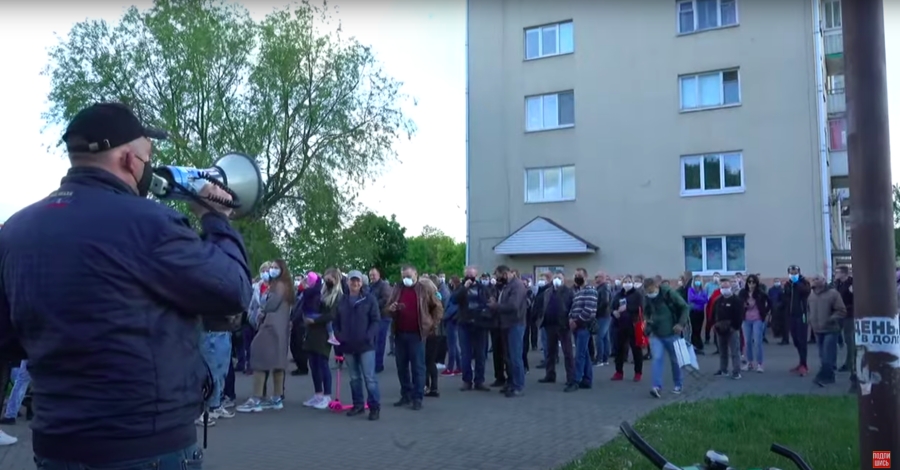 Блогер Тихановский собрал людей на избирательный пикет в Слуцке