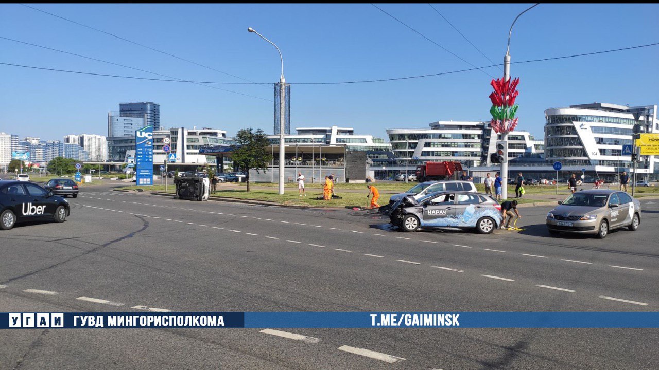 Три автомобиля столкнулись на проспекте Победителей в Минске