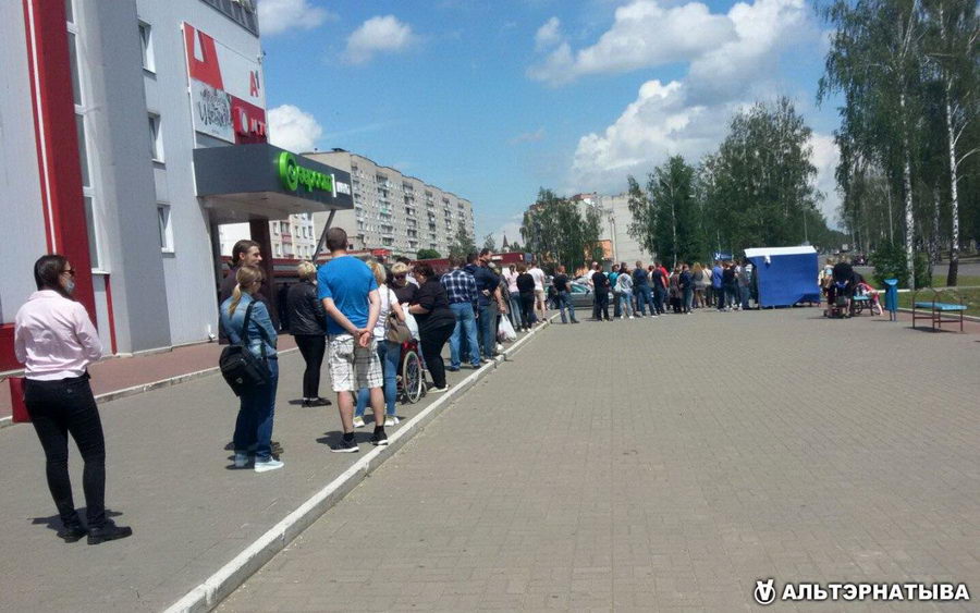 В городах Беларуси проходят пикеты по сбору подписей за Светлану Тихановскую