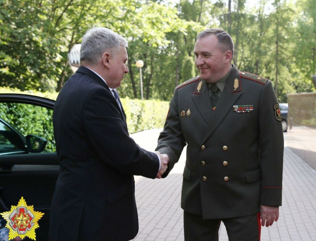 Министры обороны Беларуси и Украины обсудили военно-политическую обстановку в регионе