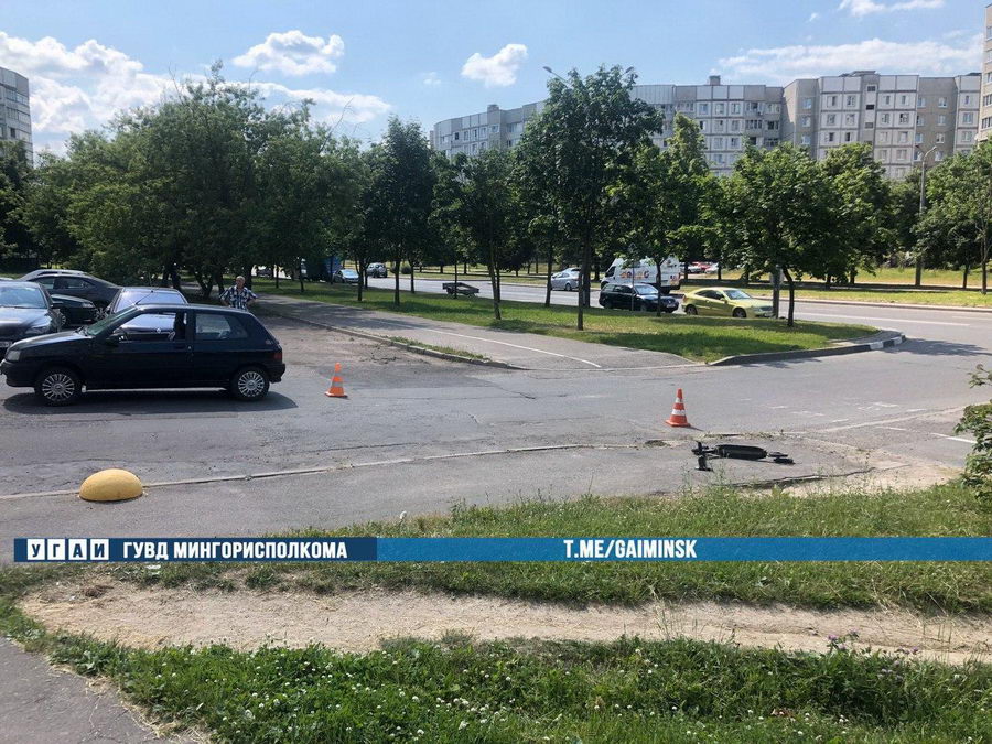 В Минске Renault сбил мальчика, который ехал по велодорожке на самокате