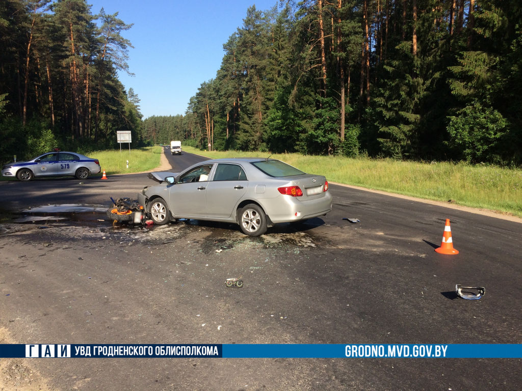 Автомобилист не уступил дорогу байкеру в Островецком районе: мотоциклист погиб