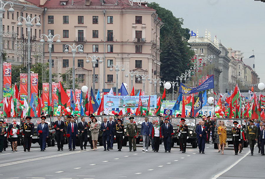 В торжественном шествии в Минске приняли участие более 11,5 тысяч человек