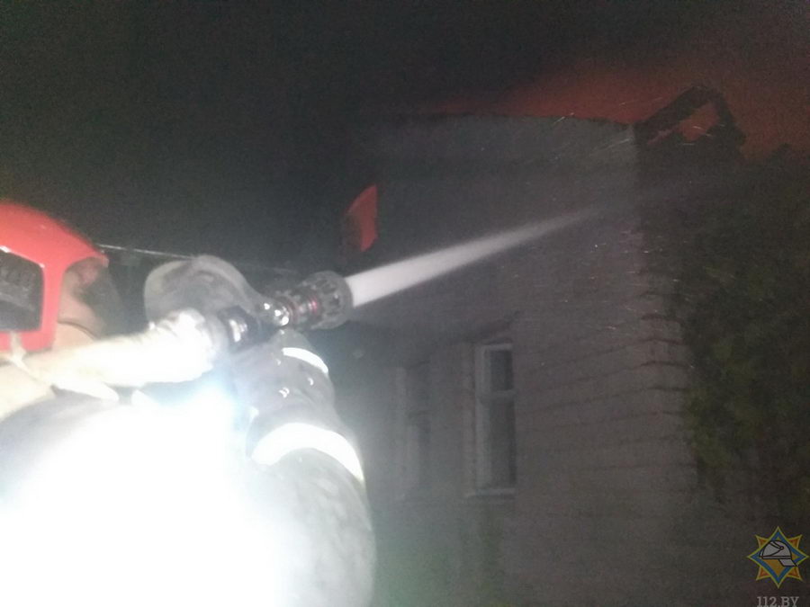На пожаре под Светлогорском сосед спас женщину с детьми