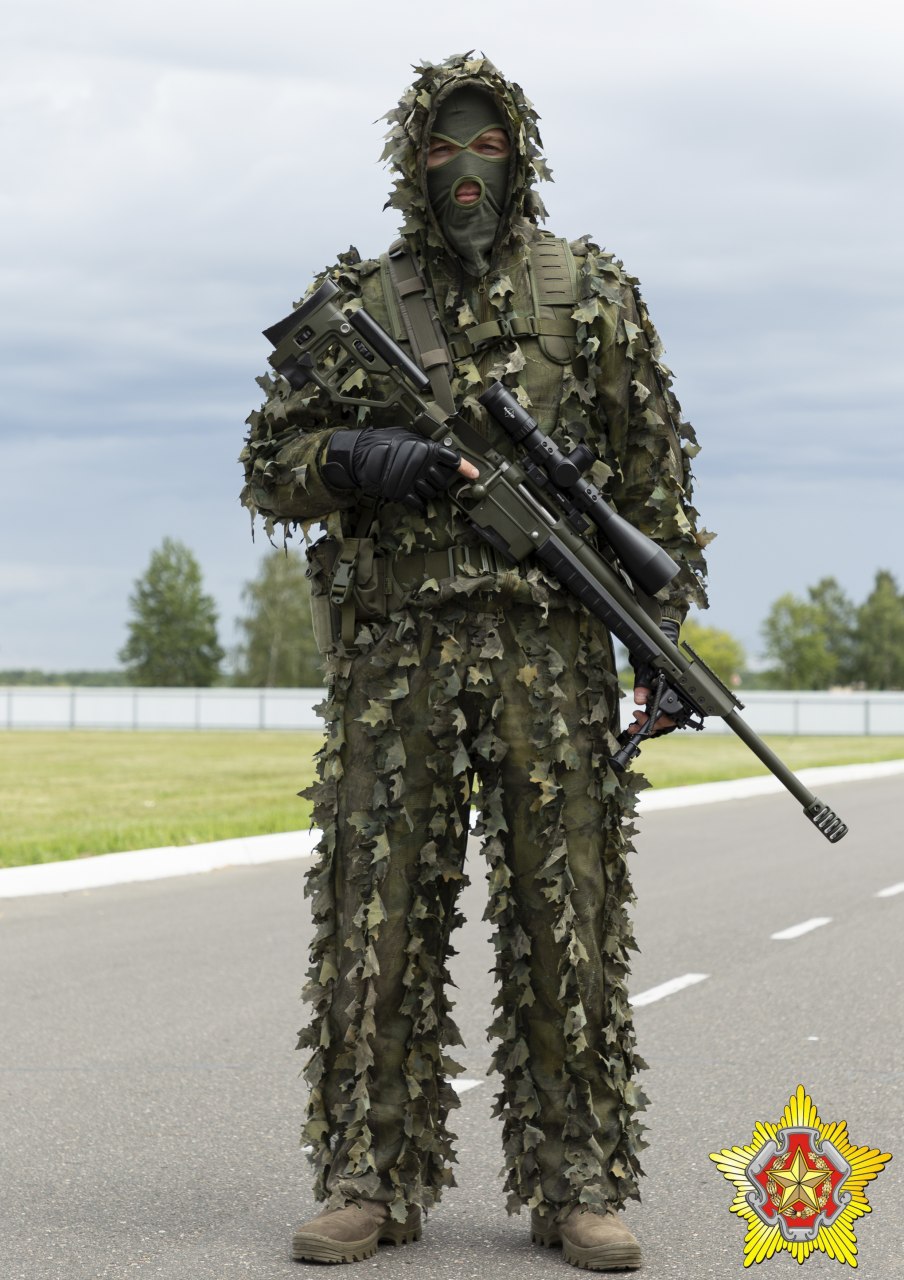 Фотофакт: спецназ показал Лукашенко форму и оружие