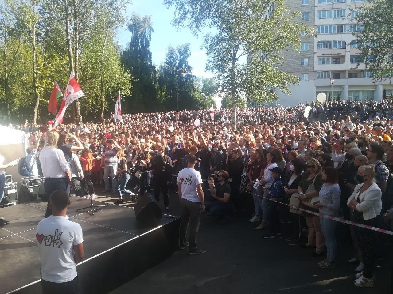 Около 3000 человек пришло на митинг Тихановской в Нополоцке