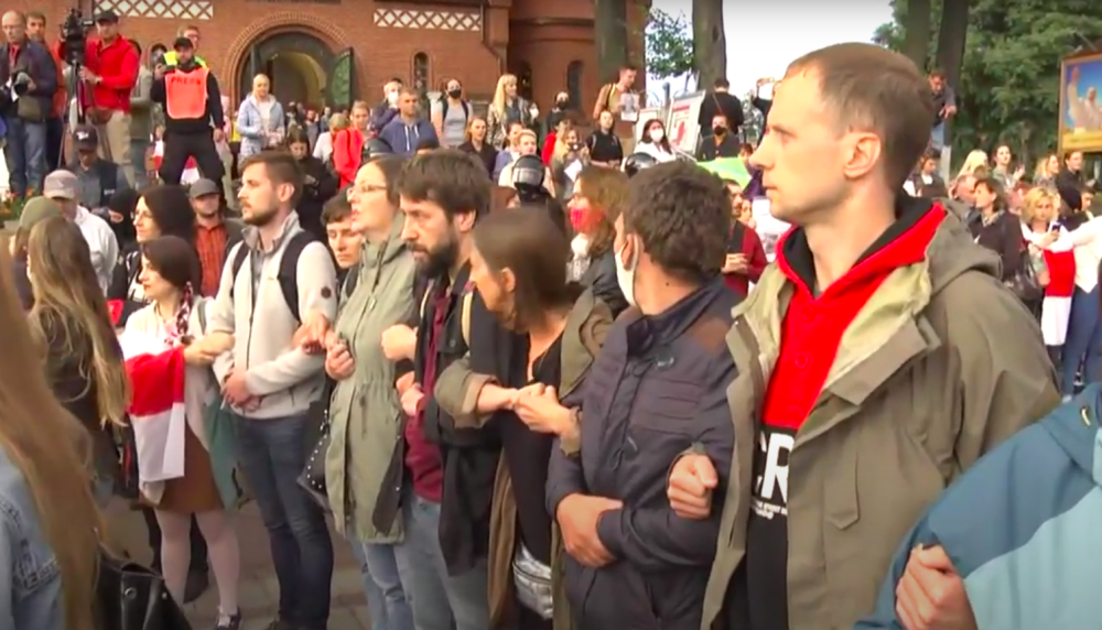 На площади Независимости в Минске опять задержания