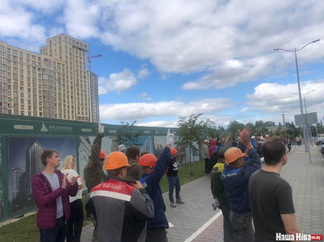 На предприятиях Беларуси начались забастовки и выступления рабочих