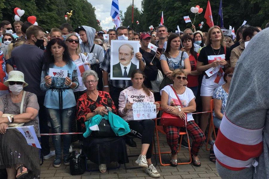 На митинге в Гродно Тихановская выразила солидарность с независимыми СМИ
