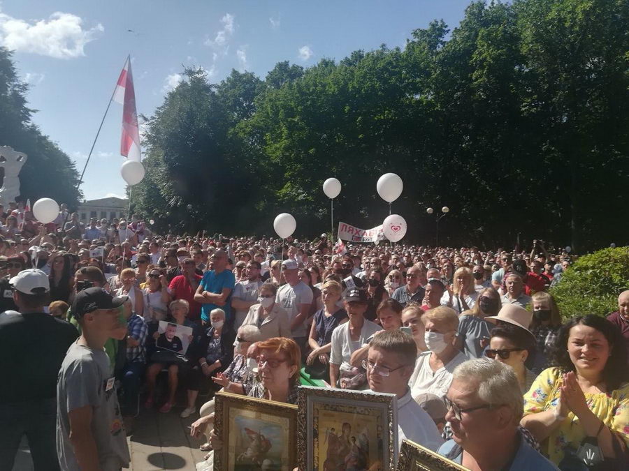 Правозащитники: На митинге в Барановичах собралось 8 тысяч человек
