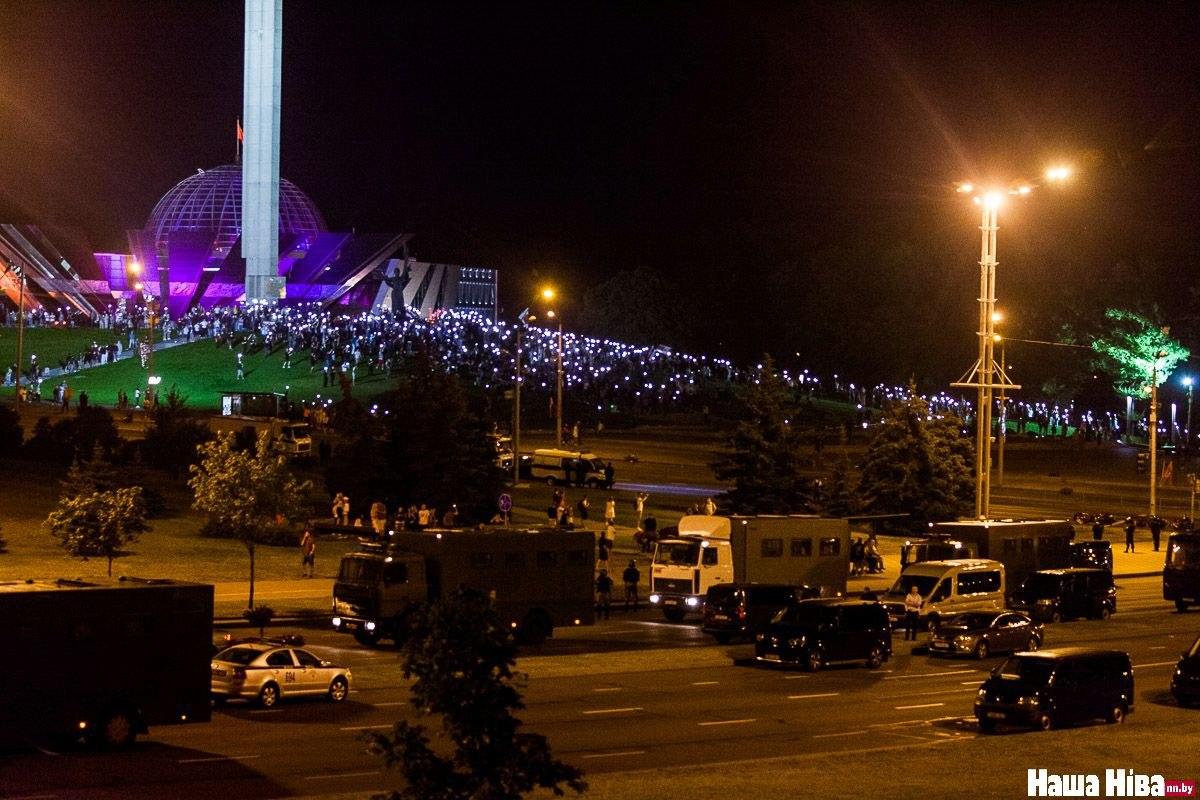 Что происходило в Минске в ночь после выборов: фото и видео