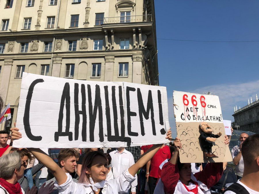В Минске прошла очередная воскресная акция протеста (онлайн)