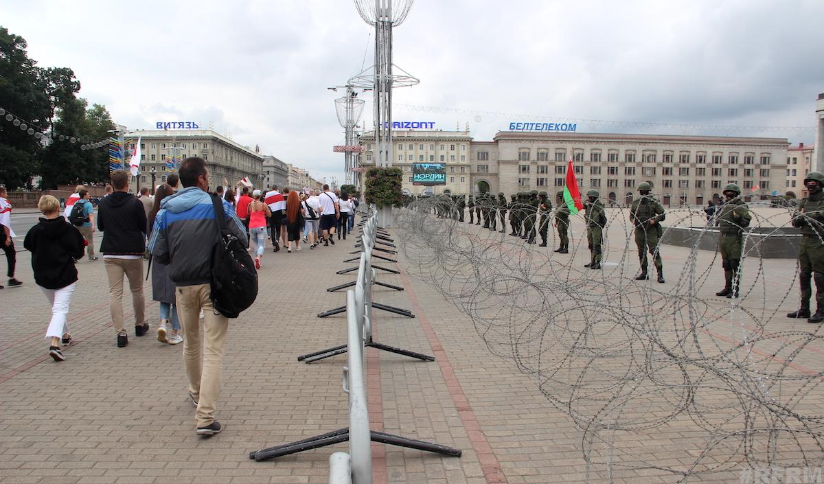 Октябрьскую площадь в Минске охраняли бойцы 120-й механизированной бригады  — REFORM.news (ранее REFORM.by)