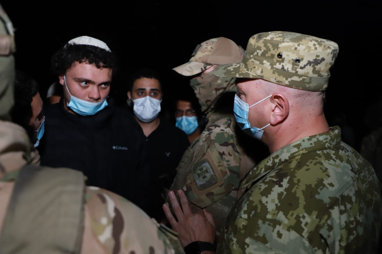 Глава погранслужбы Украины встретился с хасидами на границе