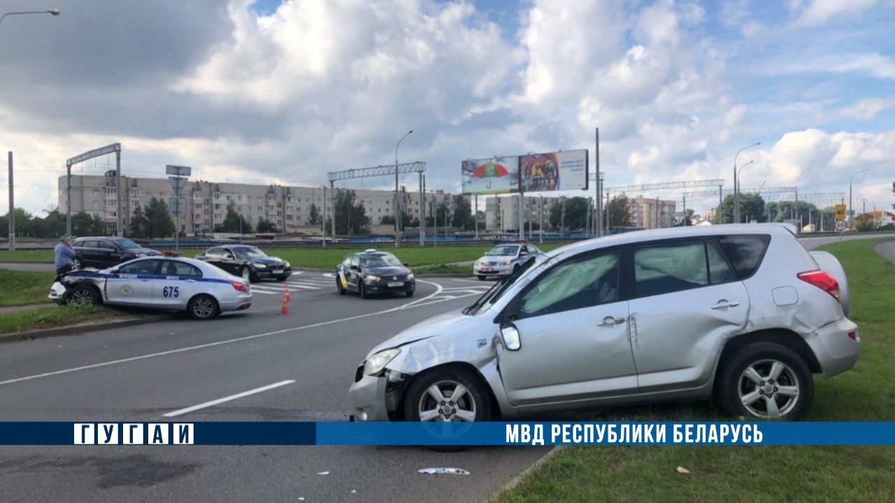 В Ждановичах произошла авария с участием авто ГАИ, которое сопровождало колонну спецтехники