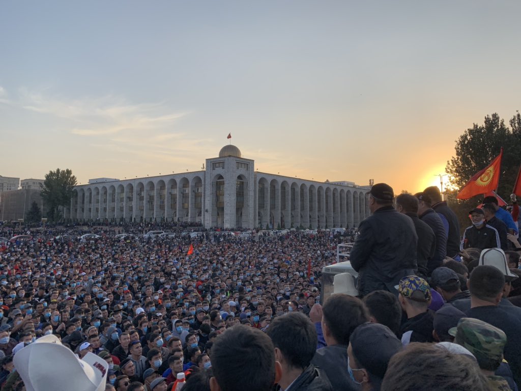 В Кыргызстане проходит акция протеста после парламентских выборов