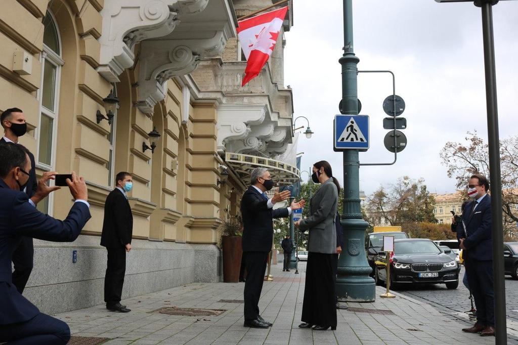 Светлана Тихановская встретилась с министром иностранных дел Канады