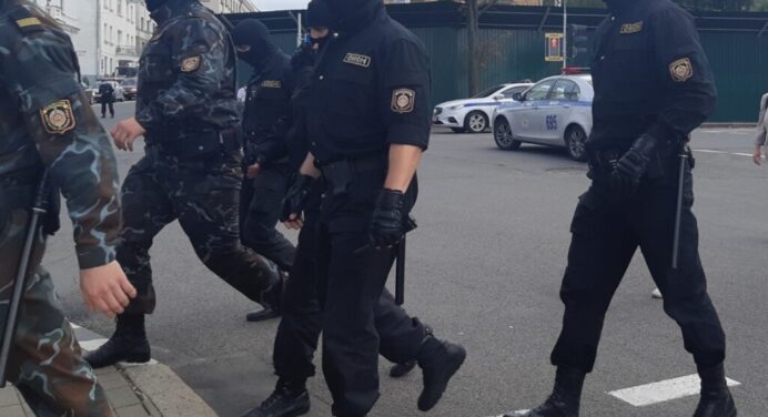 ОМОНу выплатили около 7 млн долларов премий — Лосик