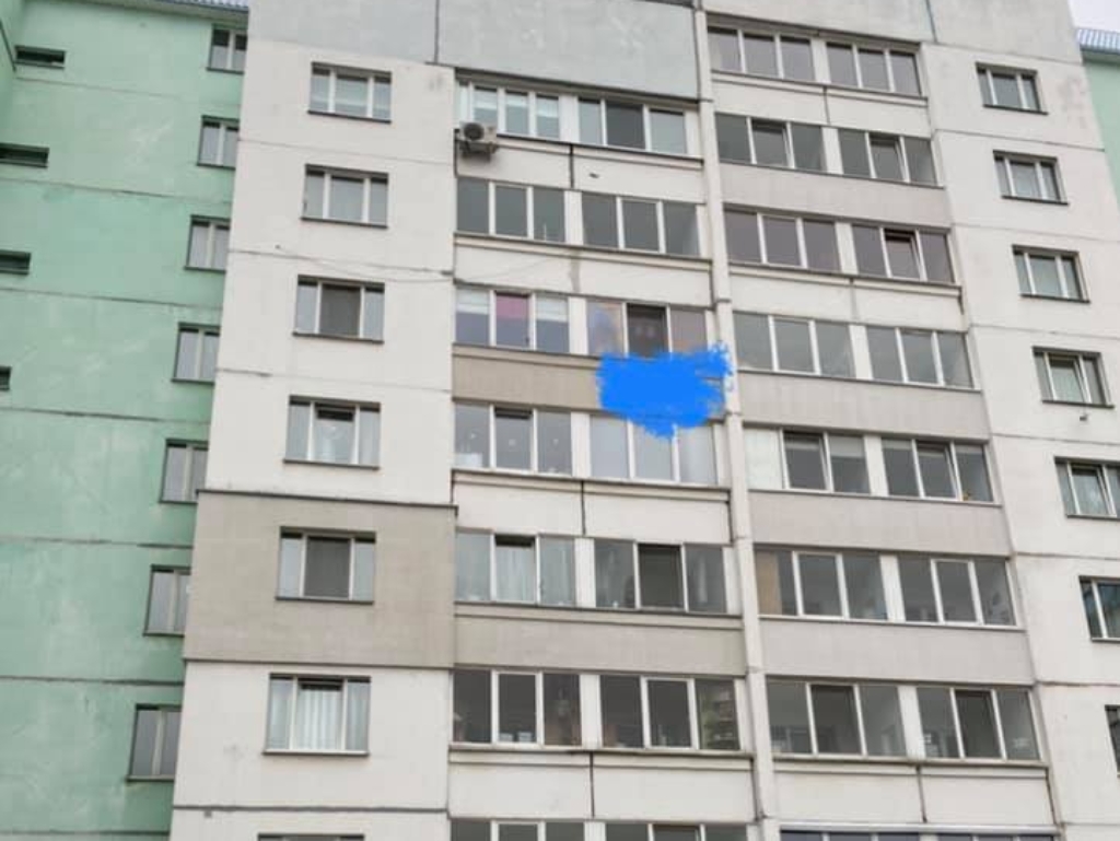 Лыжник Долидович отказывается снимать флаг с балкона