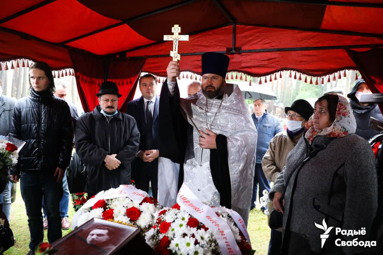 В Минске перезахоронили прах Змитрака Бядули