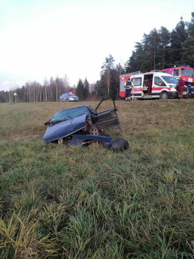 Под Островцом авто врезалось в трубу мелиоративного канала