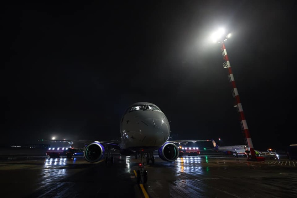 Новый Embraer E195 для «Белавиа» прилетел в Беларусь