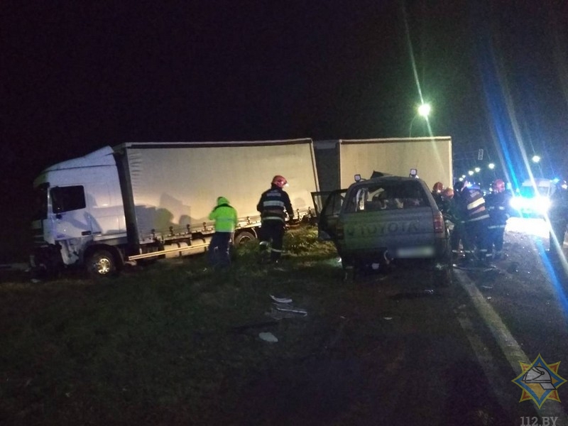 Работники МЧС спасли водителя, попавшего в ДТП на трассе М1 в Брестской области