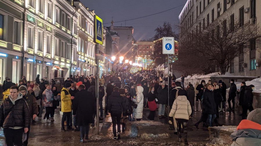 В Москве и Санкт-Петербурге тысячи людей вышли на акции протеста
