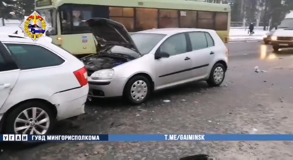 Такси попало в серьезную аварию в Минске
