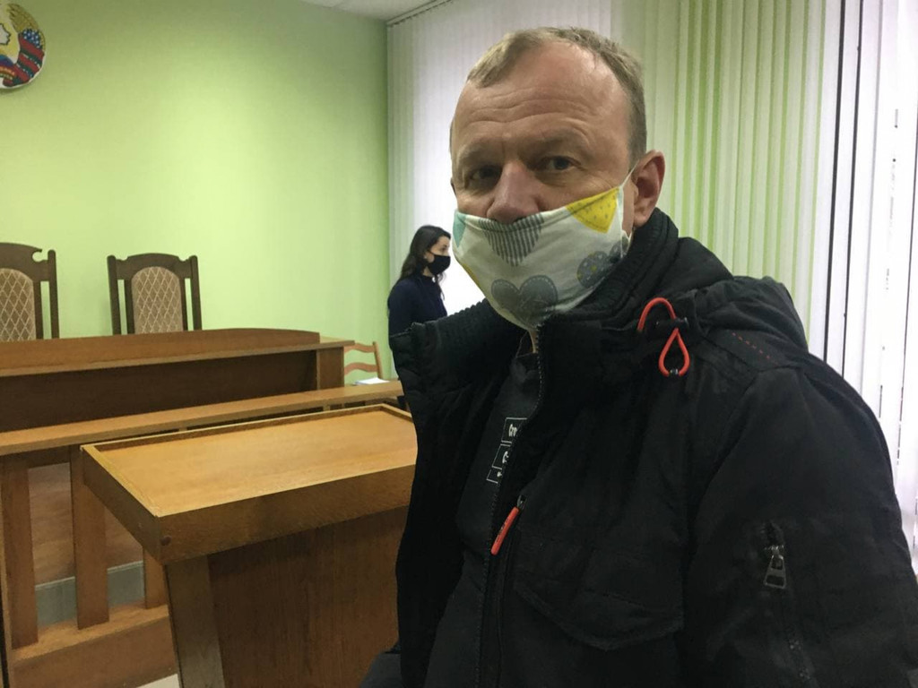 В Беларуси вынесли два приговора за надругательство над флагом