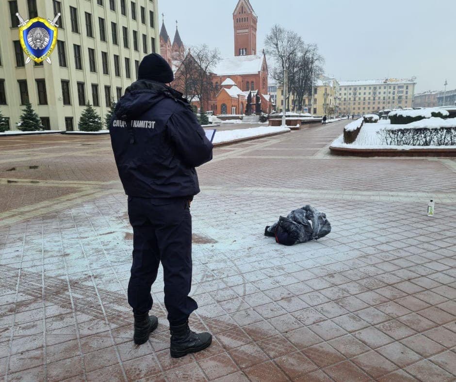 Мужчина поджег себя на площади Независимости в Минске