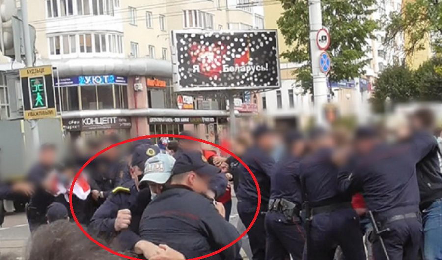 Мужчину обвиняют в нападении на милиционеров на акции протеста в Витебске