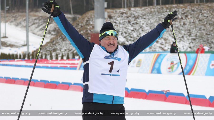 Команда Лукашенко победила в эстафете на "Минской лыжне"