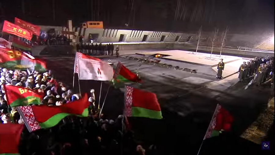 Лукашенко принял участие в митинге-реквиеме в Хатыни