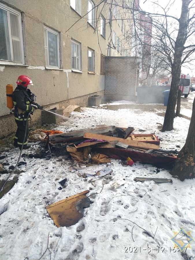 На пожаре в витебском общежитии погибла женщина. 10 человек спасли