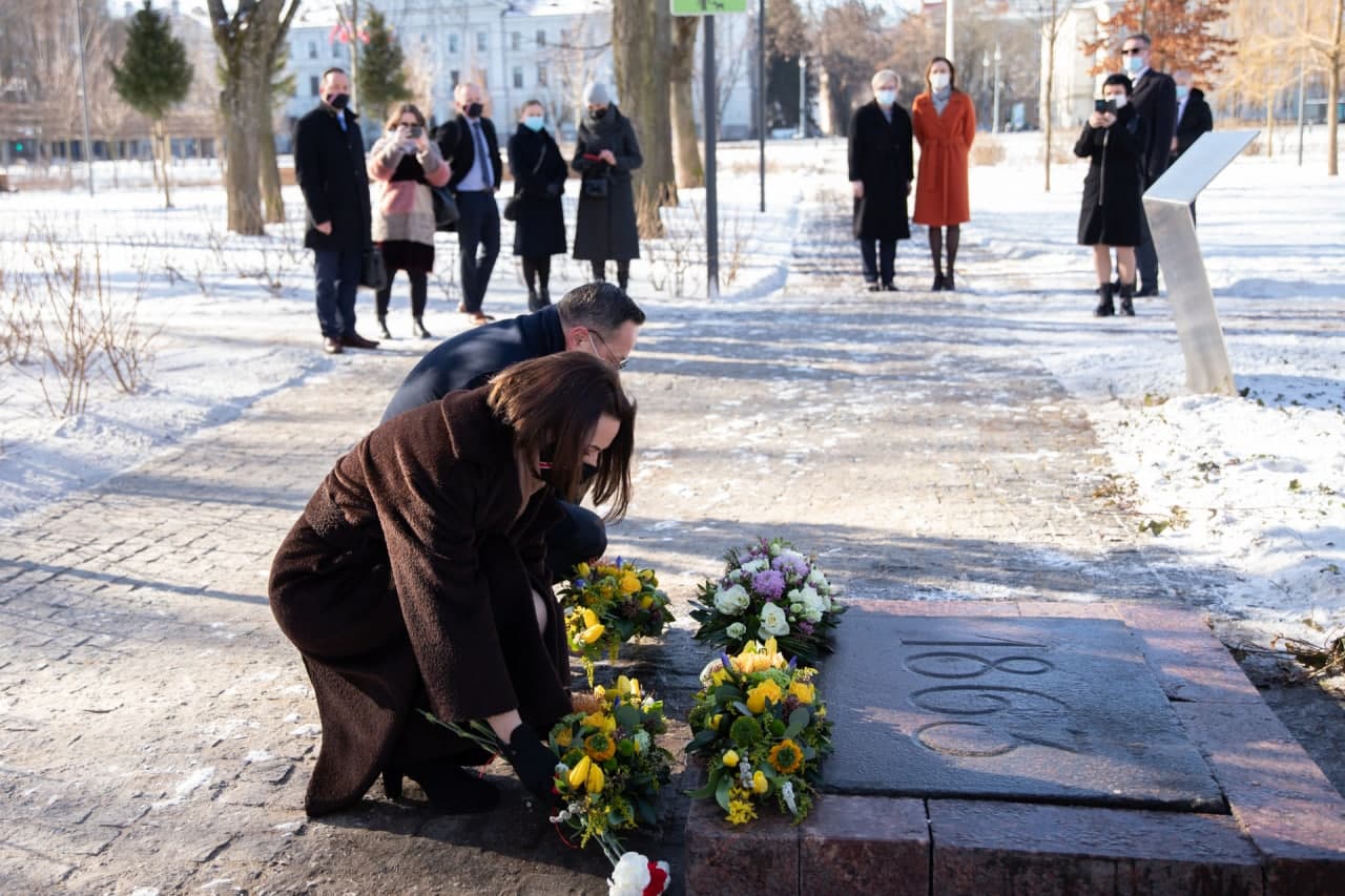 Тихановская и премьер Литвы почтили память Калиновского в день его казни