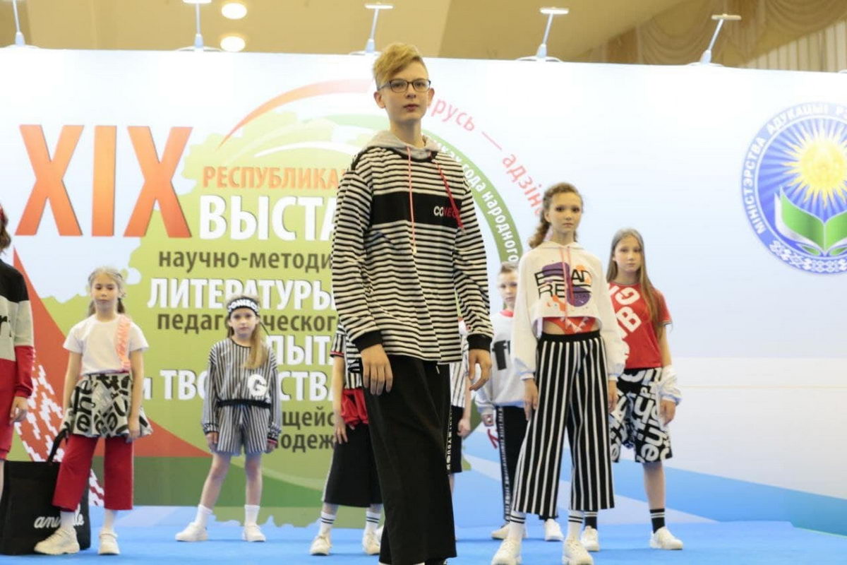 "Беллегпром" представил коллекции одежды для учащихся и педагогов