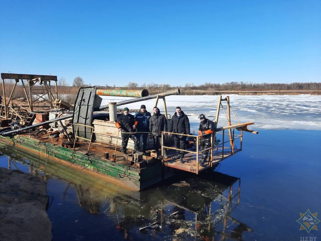 35-тонное судно подняли со дна в Беларуси